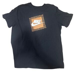 Nike Men's Black and Orange Graphic Tee